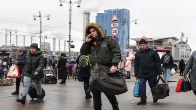 Suasana dekat stasiun kereta api Kota Kyiv Ukraina pada Kamis (24/2/2022), di mana Rusia telah resmi mengumumkan perang terhadap Ukraina.