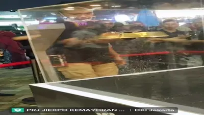 Berhasil capit batangan emas (tangkapan Tiktok)