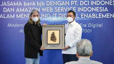 bank bjb melakukan aksi korporasi besar dengan menggandeng raksasa data center terbesar di Asia Tenggara, PT DCI Indonesia, Tbk (DCI) atau perusahaan dengan kode emiten DCII untuk pengembangan digitalisasi. 