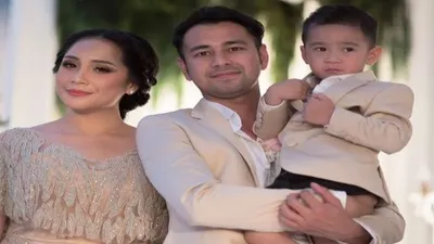 Keluarga Raffi Ahmad yang tengah bahagia dengan kelahiran anak kedua.