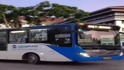 Kronologi dan Penjelasan Lengkap Transjakarta atas Peristiwa Bus yang Terjebak di Perlintasan Kereta Api Halimun