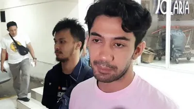 Reza Rahadian [Suara.com/Evi Ariska]