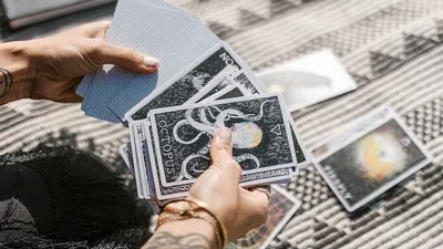 Ayo lihat prediksi Zodiak Anda melalui pesan kartu tarot berikut ini. 