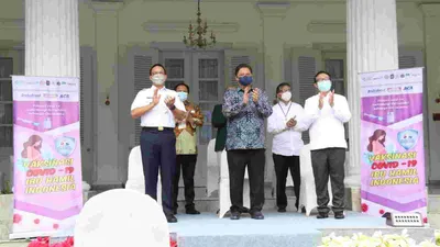 Gubernur DKI Jakarta, Anies Baswedan bersama Menko Perekonomian, Airlangga Hartanto saat pencanangan Kegiatan Vaksinasi Ibu Hamil beberapa waktu lalu