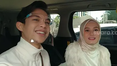 Rey Mbayang dan Dinda Hauw Positif Covid-19