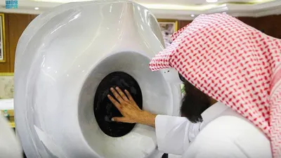 Batu Hajar Aswad di Kabah kini bisa disentuh dan dikecup secara virtual oleh umat Islam di seluruh dunia.