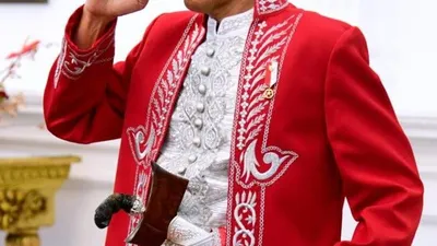 Presiden Jokowi memakai baju adat Buton di upacara HUT ke-77 Kemerdekaan RI