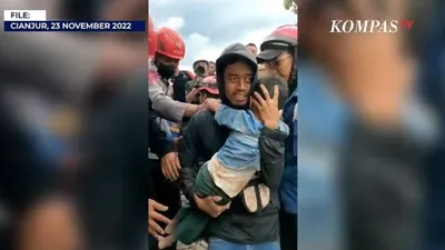 Terharu! Detik-detik Penyelamatan Bocah 6 Tahun Usai 3 Hari Tertimbun Runtuhan Pasca Gempa Cianjur