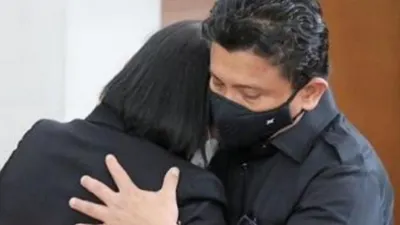 Tangkapan Layar Instagram, Ferdy Sambo peluk Putri Candrawathi