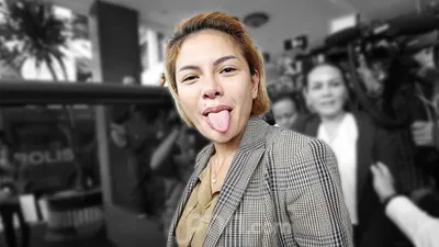 Viral ! Nikita Mirzani Mengamuk Menolak Ditahan di Kejari Serang