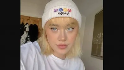 Esme 'Lili' Clemson mencari bantuan untuk operasi payudaranya yang terlalu besar.[Instagram]