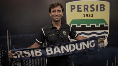 Luis Milla pimpin perdana Persib Bandung menjalani latihan di Stadion Sidolig pada Kamis, 1 September 2022