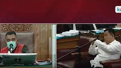 Hakim akhirnya tertawa karena Kuat Maruf, Terjebak dalam Kebohongannya Sendiri