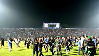 Kronologi Lengkap Insiden Arema vs Persebaya, Ada Tangisan dan Teriakan Wanita serta Orang Berlumuran Darah!