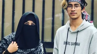 Umi Pipik bersama putranya, Abidzar Al Ghifari. [Instagram]