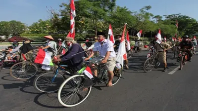 Komunitas pecinta sepeda ontel ikut memeriahkan HUT R