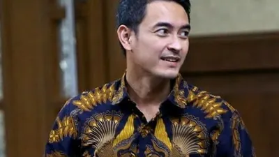 Mantan Gubernur Jambi, Zumi Zola mendapatkan bebas bersyarat. 