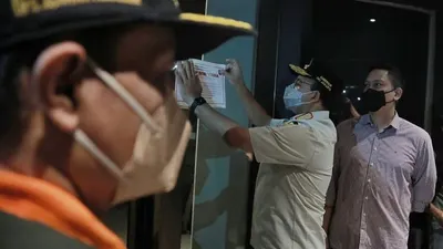 Detik-detik Gubernur Anies Baswedan (foto) Segel Sementara Resto Mewah Karena Langgar Prokes/twitter @aniesbaswedan