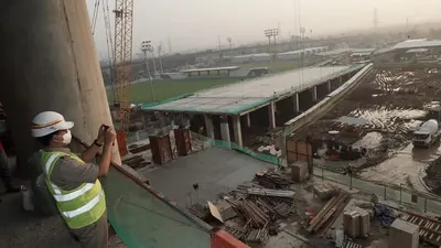 Gubernur DKI Jakarta Anies Baswedan memperlihatkan progres pembangunan Jakarta International Stadium (JIS). (Instagram Anies)