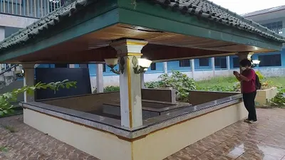 Lokasi pemakaman Anton Medan di Kompleks Pondok Pesantren At Taibin, Pondok Rajeg, Kabupaten Bogor, Senin (15/3/2021), malam ini. (Ayobogor/Yogi Faisal)