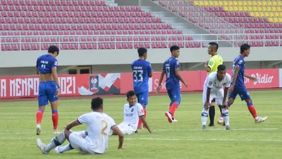 Ekspresi pemain Persikabo 1973 usai gol balasan yang dicetak Dendi Santoso untuk menyamakan kedudukan dalam partai perdana Piala Menpora 2021 di Stadion Manahan, Solo, Minggu (21/3/2021). (Ayojakarta/Budi Cahyono)