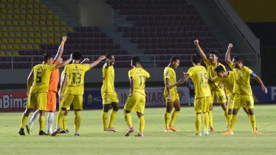Selebrasi gol Barito Putera FC di menit akhir babak kedua membuyarkan kemenangan PSIS Semarang yang sudah di depan mata saat fase penyisihan Grup A, di Stadion Manahan, Minggu (21/3/2021). (Ayojakarta/Budi Cahyono)