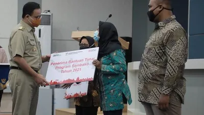 JADWAL BST DKI April 2021: Cek Penerima di corona.jakarta.go.id/informasi-bantuan-sosial, Kalau Ada Apa-apa Lapor ke Sini (ilustrasi)/Twitter @aniesbaswedan