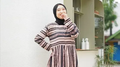 Busana one-set Vallina Outfit yang menjadi andalan selama pandemi Covid-19. (dok)