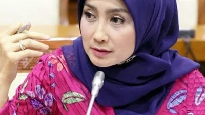 Desy Ratnasari (Instagram)