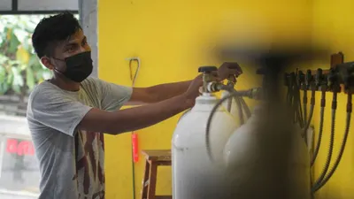 Jempol Dah, Toko Alkes di Matraman Ini Tak Pasang Tarif Isi Ulang Oksigen/beritajakarta.id/nugroho sejati