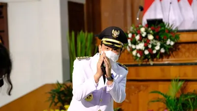 Gibran Rakabuming Raka saat tiba di ruang pelantikan wali kota dan wakil wali kota di DPRD Kota Surakarta, Jumat (26/2/2021). (ist)