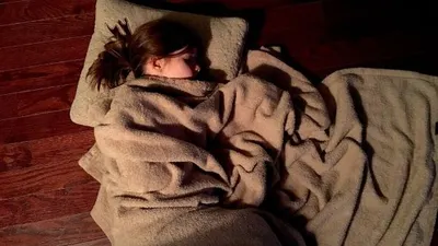 Ilustrasi seorang wanita sedang tertidur nyenyak (Pixabay)