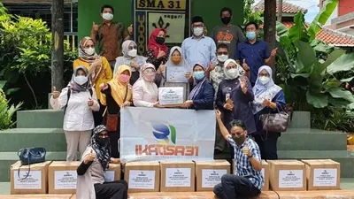 IKATISA Sumbang 574 Buku untuk Perpustakaan SMA 31 Kayu Manis/ayojakarta/istimewa
