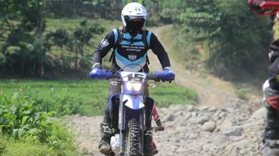WR 155 R, Ekspresi Cinta dan Menembus Usia