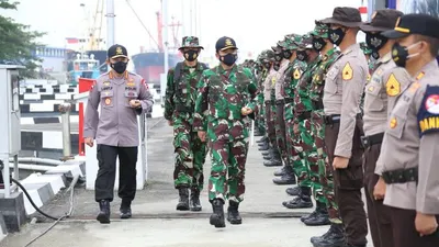 Kapolri Jenderal Polisi Listyo Sigit Prabowo bersama Panglima TNI Marsekal Hadi Tjahjanto membuka Latsitarda ke-41 di Medan. (foto: Humas Polri)
