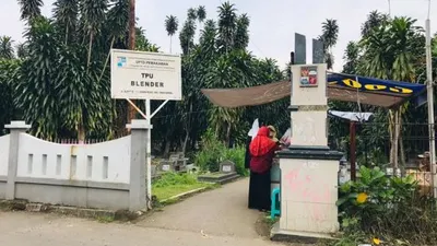 Kondisi Tempat Pemakaman Umum (TPU) Blender, Kelurahan Kebon Pedes, Kecamatan Tanahsareal, terpantau sepi penziarah. (Yogi Faisal)