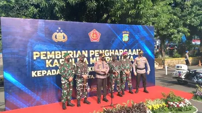 Tenaga Kesehatan TNI-Polri yang Bertugas di Tol KM 34 Dapat Penghargaan