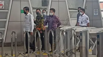 Jokowi Pantau Langsung Proses Vaksinasi di Stasiun Bogor / Yogi Faisal