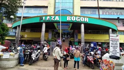 Kondisi pengunjung di salah satu pasar tradisional di Kota Bogor/ Yogi Faisal