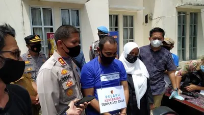 Polresta Bogor Kota bersama P2TP2A Kota Bogor, saat mengamankan pelaku tindak kekerasan terhadap anak / Yogi Faisal