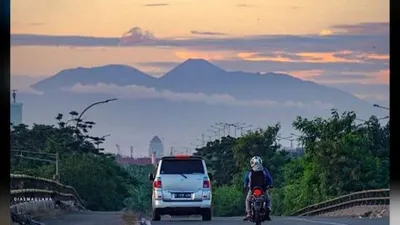 Penampakan Gunung Gede Pangrango terlihat lagi dari Ibu Kota Jakarta (Instagram)