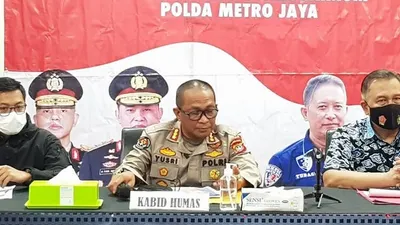 Kabid Humas Polda Metro Jaya, Kombes Pol Yusri Yunus (tengah)/ayojakarta/fichri hakiim