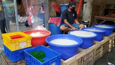Salah satu pedagang kolang-kaling di pasar tradisional Kota Bogor (Yogi Faisal/ AyoBogor)
