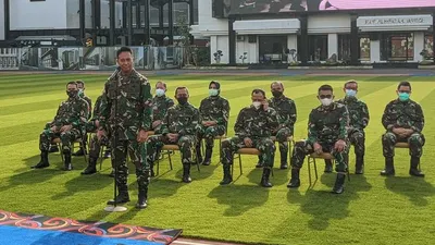 KASAD Jenderal TNI Andika Perkasa dalam konferensi pers terkait Serda Aprilia Manganang di Mabes TNI AD, Jakarta PusaT. (Ayojakarta/Aini Tartinia)