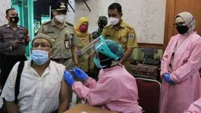 Sekolah-sekolah di Jakarta Pusat Jadi Tempat Vaksinasi Covid-19 Lansia
