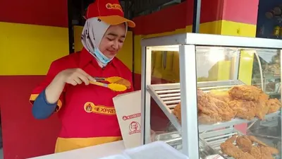 Kisah Mantan Karyawati Cantik Bank BUMN yang Beralih Jualan Ayam Goreng (AyoTasik)