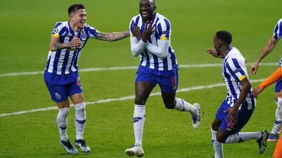 Pemain Porto, Moussa Marega merayakan gol usai menjebol gawang Juventus pada menit ke-46. (twitter Porto)