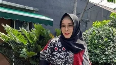 Artis Rina Gunawan (Suara.com)
