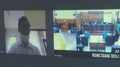 Suasana sidang vonis terhadap Febriansyah Puji Handoko, terdakwa pembocoran data pelanggan salah satu operator seluler.(Humas PN Surabaya)