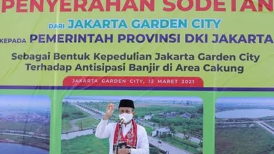 Walikota Jakarta Timur Muhammad Anwar saat mengecek sodetan yang kini mulai digunakan/dok: Kominfotik Jaktim.